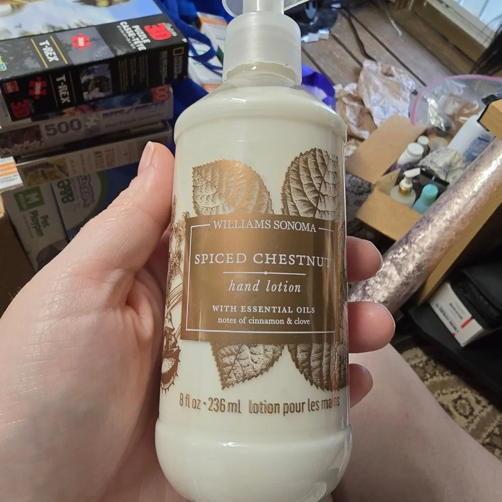 Williams Sonoma Spiced Chestnut Hand Lotion 8oz Cinnamon Clove Essential Oils